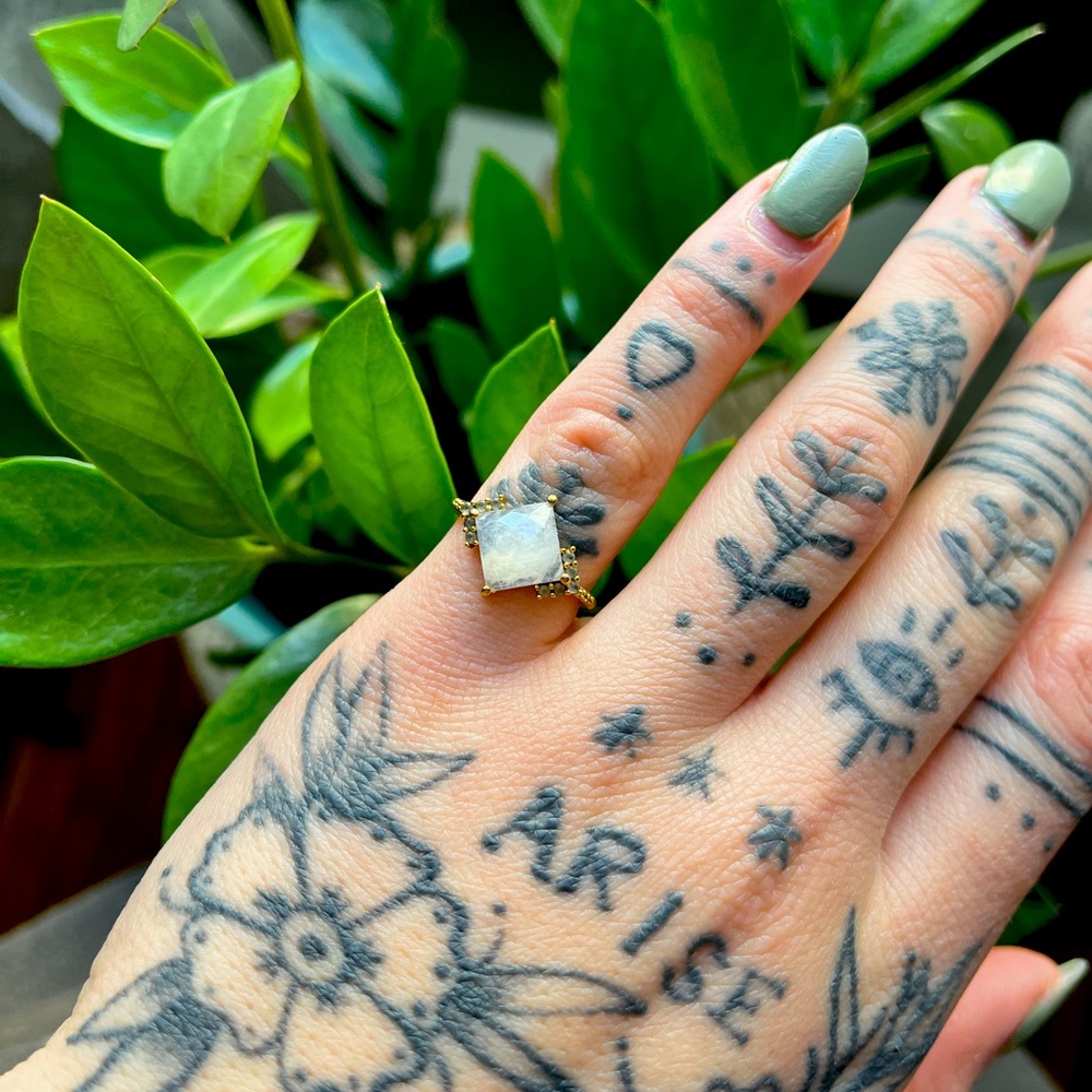 LA Kaiser Rainbow Moonstone 18K ring